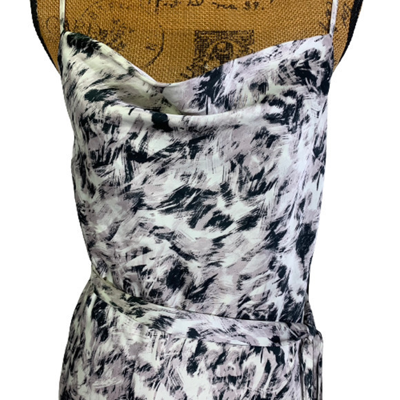 EXPRESS Black & White Floral Mini Dress - NWT - Picture 4 of 16